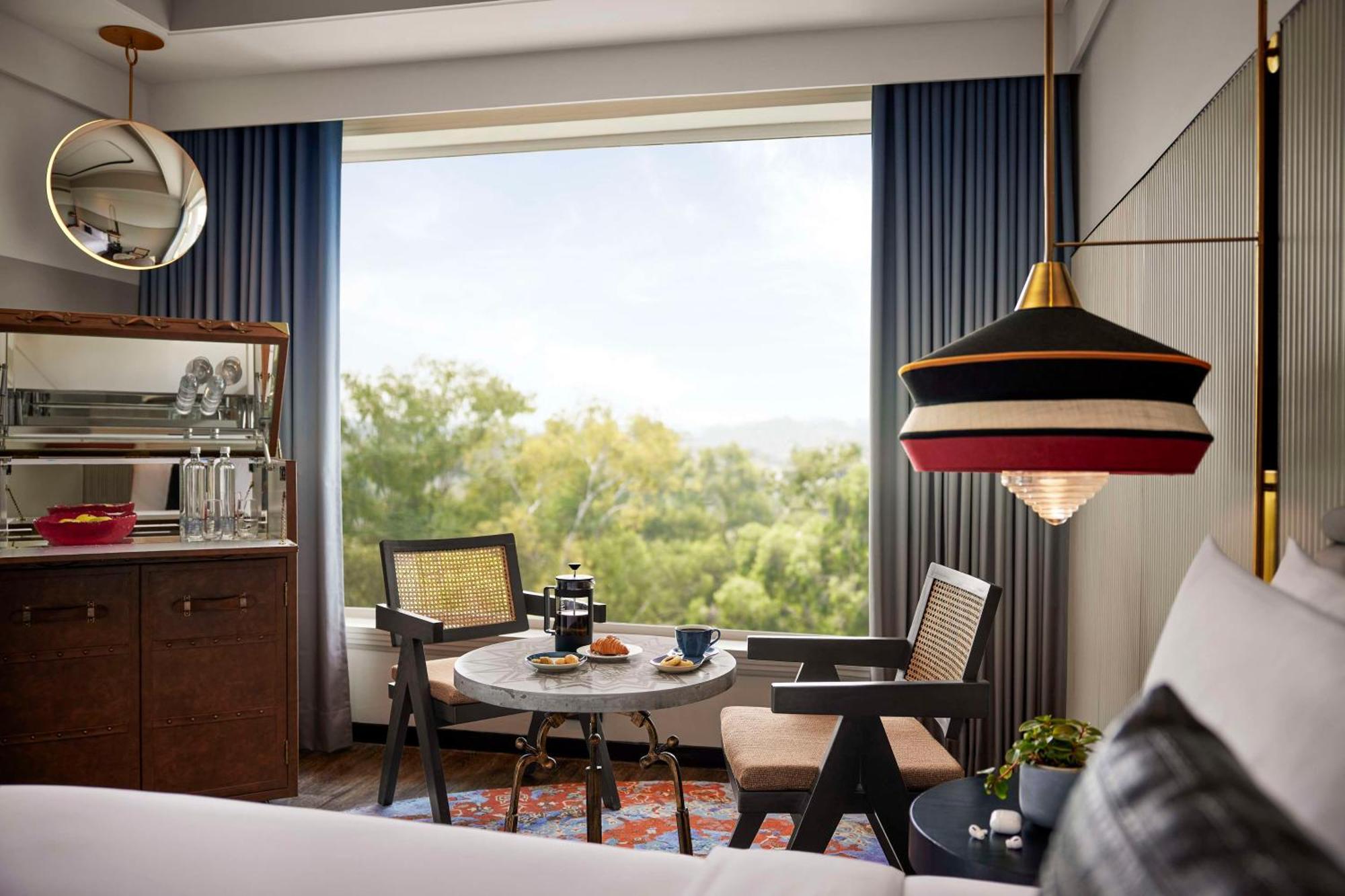 Twin Room disc on Food Soft Beverage Laundry SPA Credit INR 1000 T&C apply,1474864912:JPEG